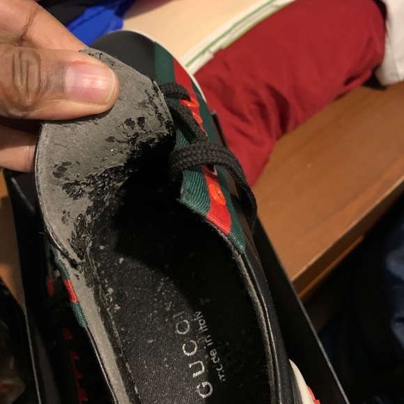 Hello , I am selling two wool coats, coach sneakers , TL boots& Gucci sneakers - Picture 8 of 11